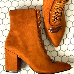Camel vintage style lace up booties lips 7.5